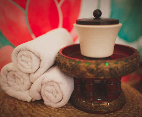 Invigorating scents from aromatherapy oils combined with the soothing touch of a warm towel.
