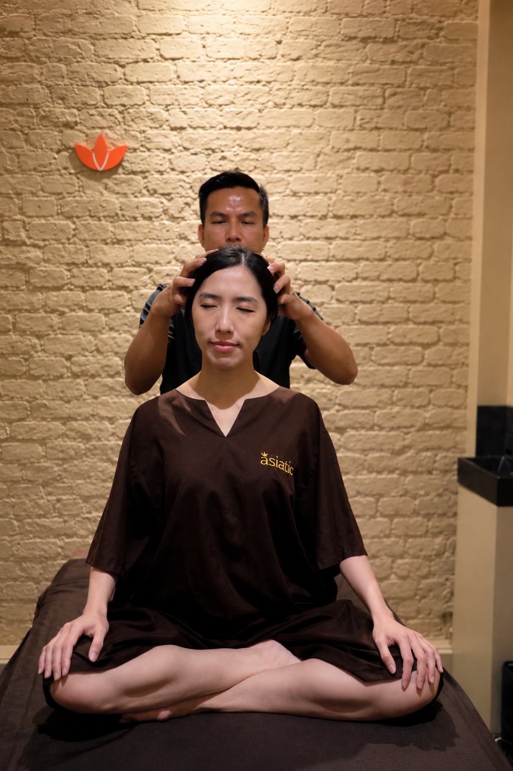 Thai Massage for Mental Wellbeing & Stress Relief | Asiatic London