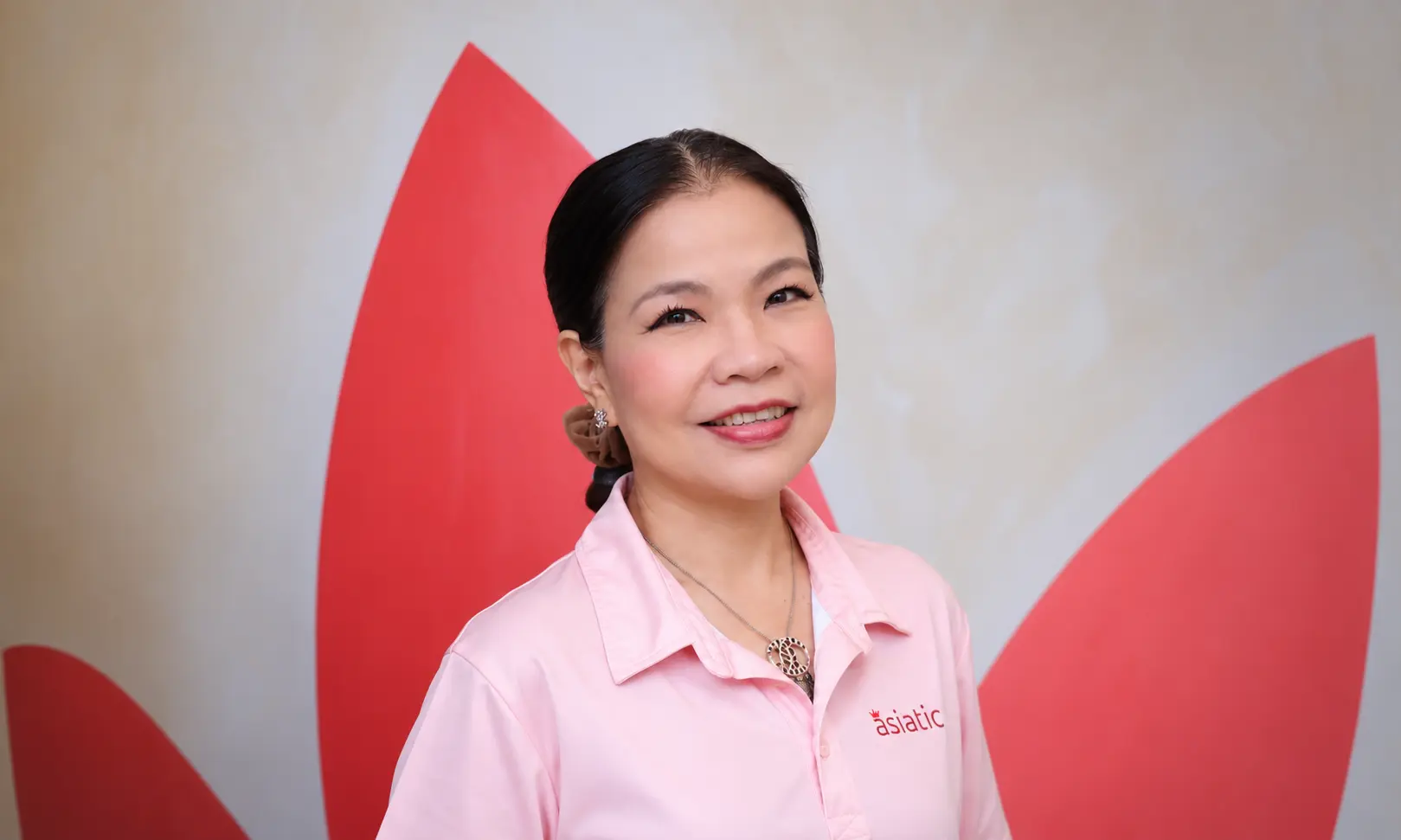 koong-receptionist-asiatic-thai-massage-angel
