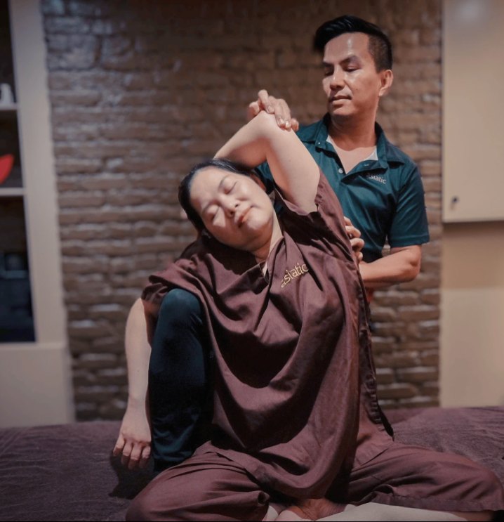 Thai Yoga Massage assisted side stretch